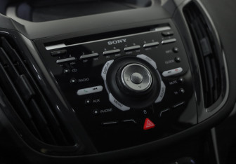 Подержанный автомобиль Ford Kuga 2015 года (15 фото)