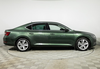 Подержанный автомобиль Skoda Superb Liftback 2018 года (4 фото)