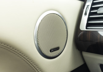 Подержанный автомобиль Land Rover Range Rover 2015 года (24 фото)