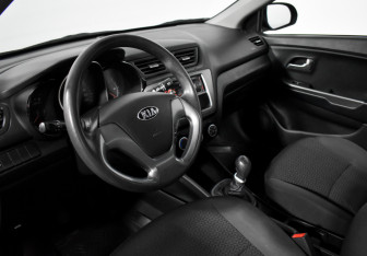 Подержанный автомобиль Kia Rio Sedan 2015 года (9 фото)