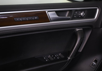 Подержанный автомобиль Volkswagen Touareg 2016 года (21 фото)