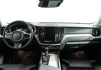 Подержанный автомобиль Volvo XC60 2019 года (13 фото)