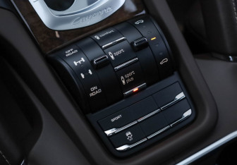 Подержанный автомобиль Porsche Cayenne 2016 года (23 фото)