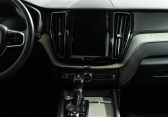 Подержанный автомобиль Volvo XC60 2019 года (14 фото)