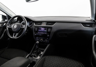 Подержанный автомобиль Skoda Octavia Liftback 2017 года (9 фото)