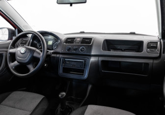 Подержанный автомобиль Skoda Fabia Hatchback 2010 года (9 фото)