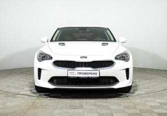 Подержанный автомобиль Kia Stinger 2018 года (2 фото)