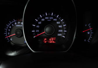 Подержанный автомобиль Kia Rio Hatchback 2015 года (12 фото)