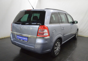 Подержанный автомобиль Opel Zafira Compactvan 2011 года (5 фото)