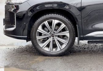 Подержанный автомобиль Exeed VX 2023 года (10 фото)