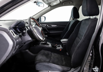 Подержанный автомобиль Nissan X-Trail 2015 года (17 фото)