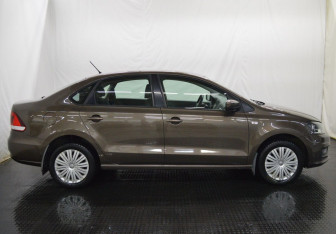 Подержанный автомобиль Volkswagen Polo Sedan 2015 года (4 фото)
