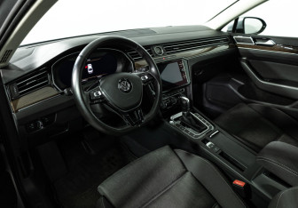 Подержанный автомобиль Volkswagen Passat Sedan 2017 года (11 фото)