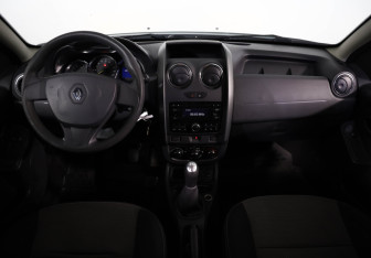 Подержанный автомобиль Renault Duster 2016 года (9 фото)