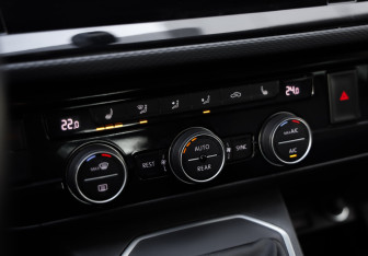 Подержанный автомобиль Volkswagen Multivan 2020 года (20 фото)