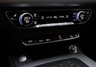 Подержанный автомобиль Audi Q5 2020 года (19 фото)