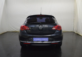 Подержанный автомобиль Opel Astra Hatchback 2013 года (6 фото)