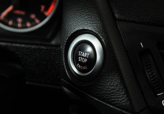 Подержанный автомобиль BMW X1 2012 года (16 фото)