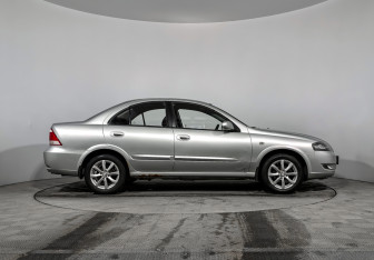 Подержанный автомобиль Nissan Almera Classic 2010 года (4 фото)