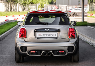 Подержанный автомобиль MINI Hatch 2017 года (7 фото)