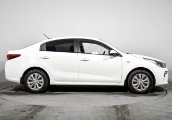 Подержанный автомобиль Kia Rio Sedan 2017 года (4 фото)