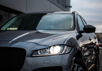 Подержанный автомобиль Jaguar F-Pace 2020 года (2 фото)