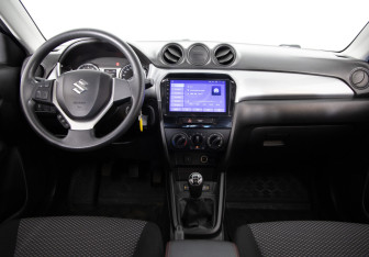 Подержанный автомобиль Suzuki Vitara 2015 года (9 фото)