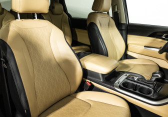 Подержанный автомобиль Kia Carnival 2021 года (20 фото)