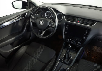 Подержанный автомобиль Skoda Octavia Liftback 2018 года (8 фото)