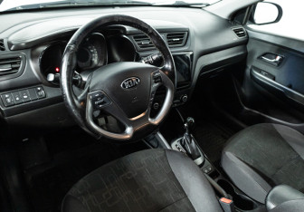 Подержанный автомобиль Kia Rio Sedan 2016 года (11 фото)