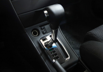 Подержанный автомобиль Toyota Corolla Hatchback 2006 года (14 фото)