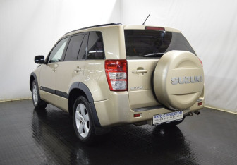 Подержанный автомобиль Suzuki Grand Vitara 2011 года (7 фото)