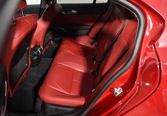 Подержанный автомобиль Alfa Romeo Giulia 2020 года (14 фото)