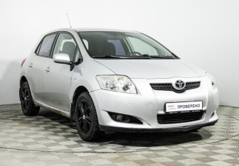 Подержанный автомобиль Toyota Auris Hatchback 2007 года (3 фото)