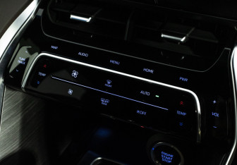 Подержанный автомобиль Toyota Harrier 2021 года (19 фото)