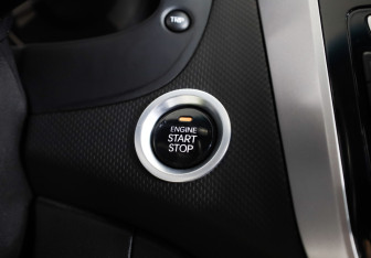 Подержанный автомобиль Hyundai Solaris Hatchback 2015 года (14 фото)