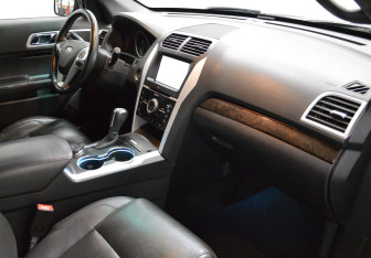 Подержанный автомобиль Ford Explorer 2015 года (10 фото)