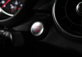 Подержанный автомобиль Audi A1 2014 года (17 фото)