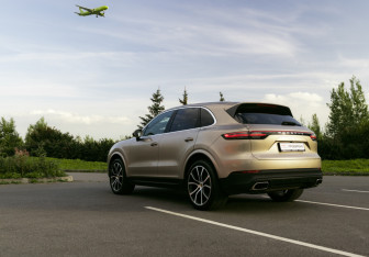 Подержанный автомобиль Porsche Cayenne 2018 года (13 фото)