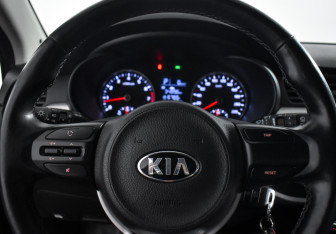 Подержанный автомобиль Kia Rio Hatchback 2018 года (16 фото)