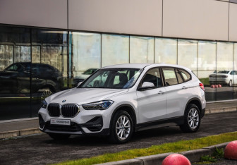 Подержанный автомобиль BMW X1 2021 года (3 фото)