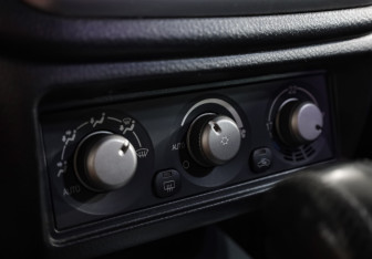 Подержанный автомобиль Mitsubishi Lancer Sedan 2006 года (15 фото)