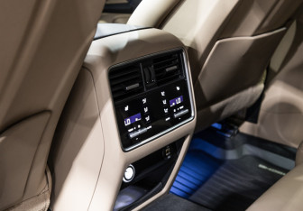Подержанный автомобиль Porsche Cayenne 2018 года (36 фото)