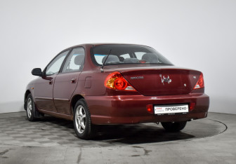 Подержанный автомобиль Kia Spectra Sedan 2007 года (7 фото)