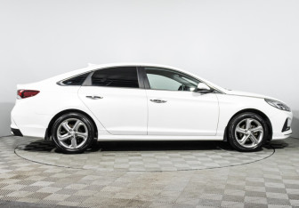Подержанный автомобиль Hyundai Sonata 2019 года (4 фото)