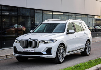 Подержанный автомобиль BMW X7 2021 года (3 фото)