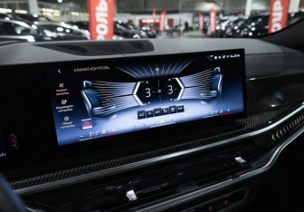 Подержанный автомобиль BMW X6 2023 года (24 фото)