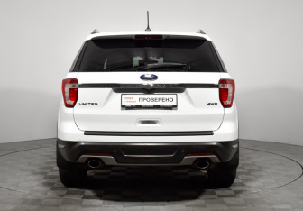 Подержанный автомобиль Ford Explorer 2018 года (6 фото)