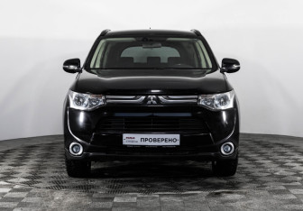 Подержанный автомобиль Mitsubishi Outlander 2013 года (2 фото)