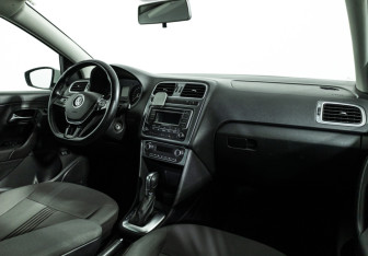 Подержанный автомобиль Volkswagen Polo Sedan 2016 года (9 фото)